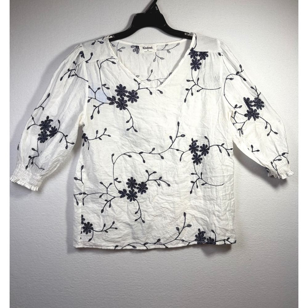 Kindred+ Blouse Womens M White Excellent Floral Embroidered V-Neck 3/4 Sleeve